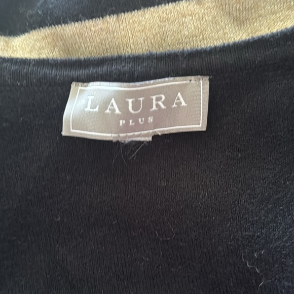 Laura Plus Sweater❤️❤️ - Picture 3 of 4